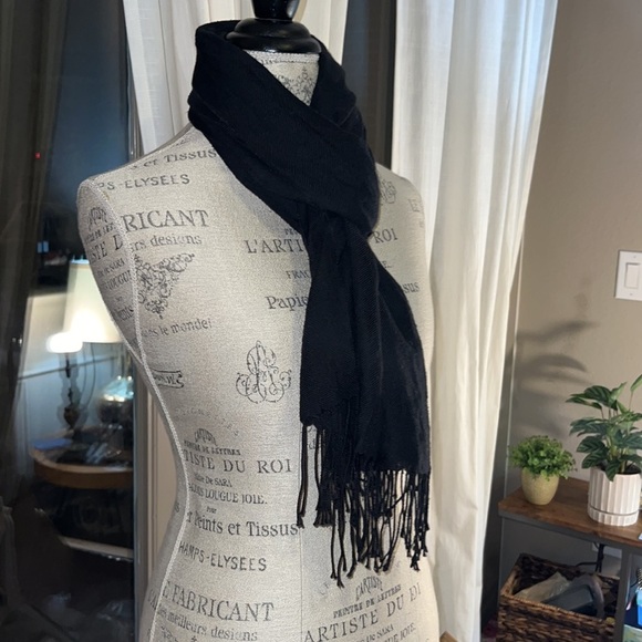 Black fringe bottom neck scarf womens shawl ladies outerwear wrap accessory​​ - Picture 3 of 6